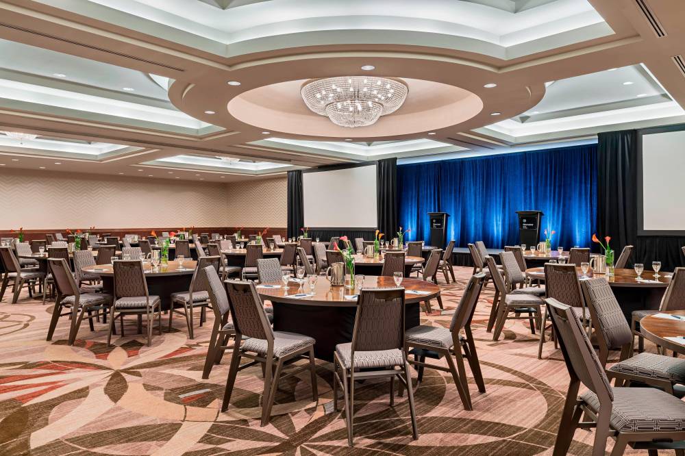 Sheraton Suites Calgary Eau Claire 8
