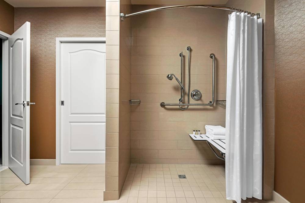 Sheraton Suites Calgary Eau Claire 4