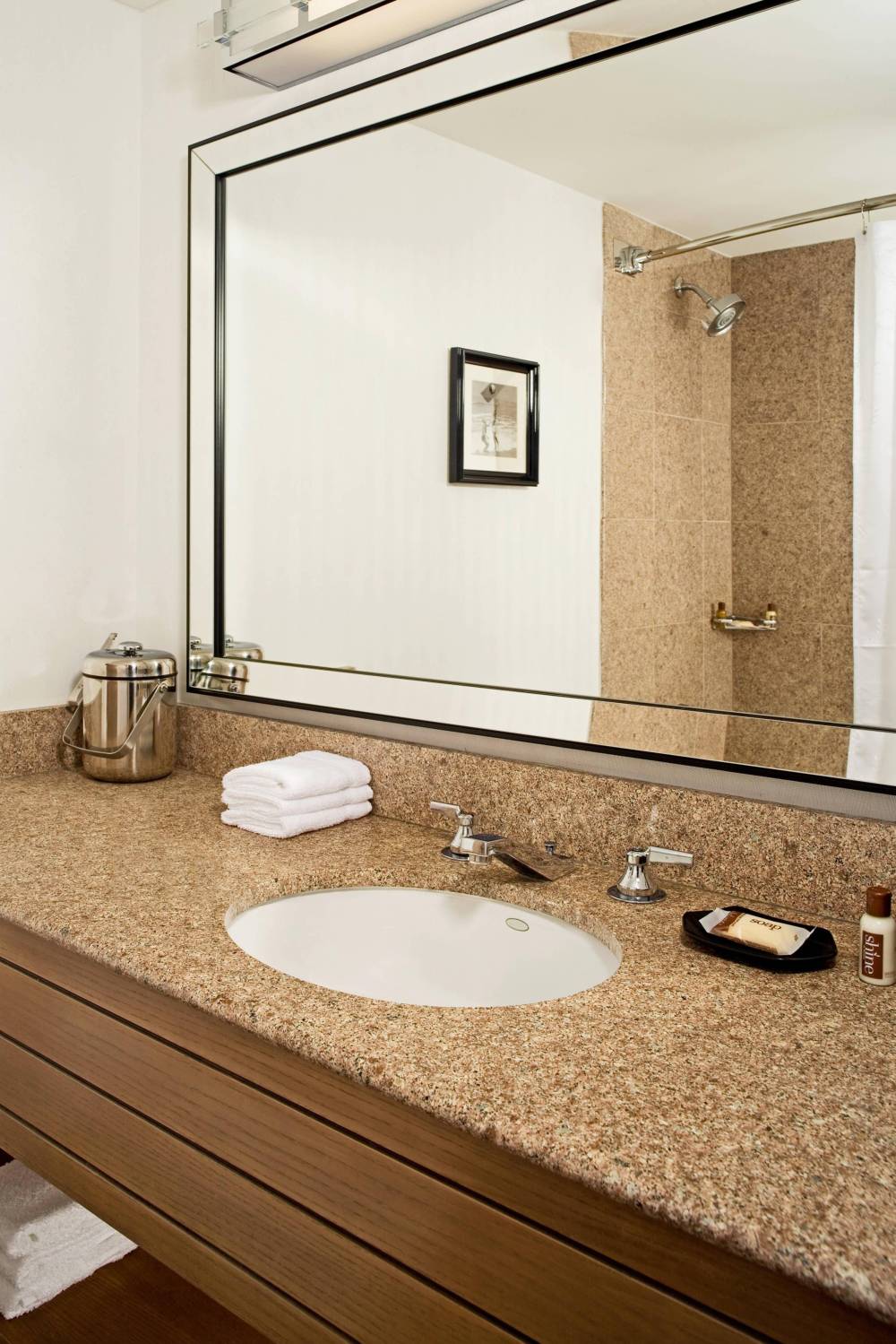 Guest Bathroom - Shower/Tub