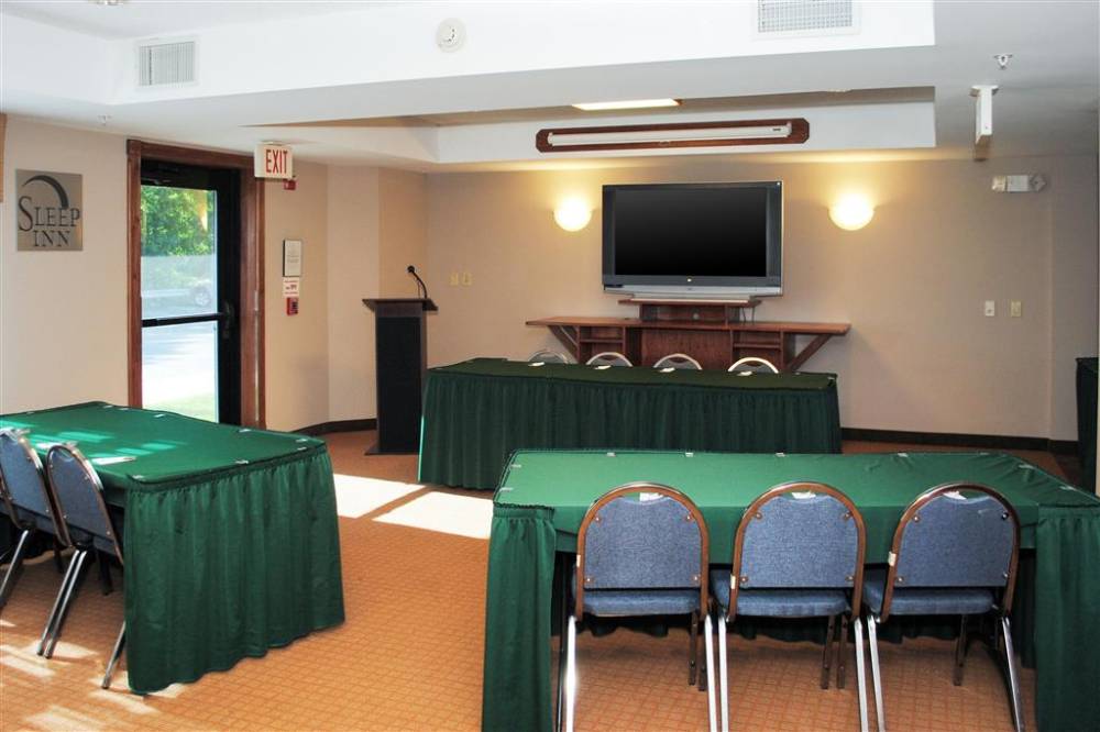 Sleep Inn And Suites Queensbury - Lake G 5