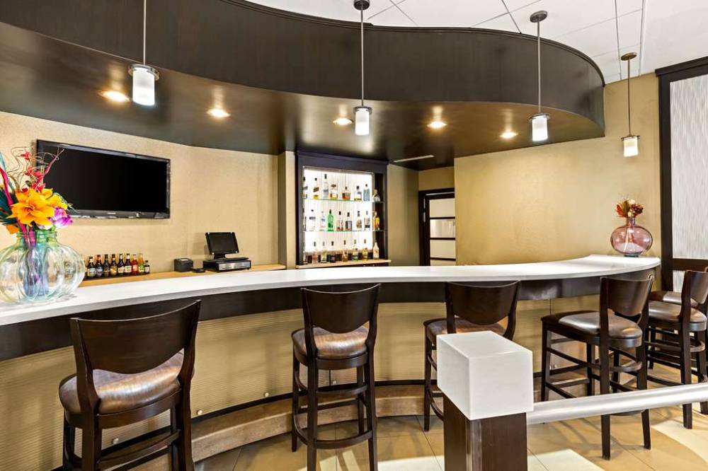 Sonesta Essential Indianapolis Airport 5