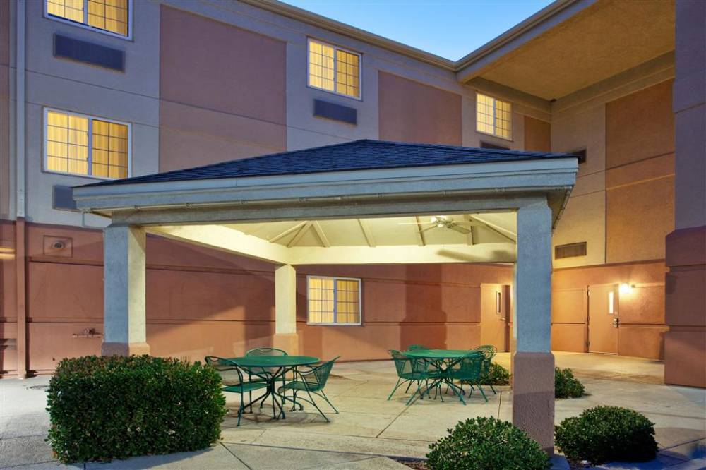 Sonesta Simply Suites Albuquer 2