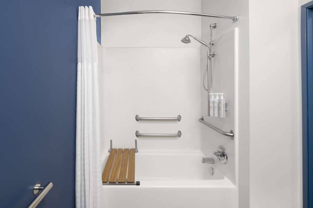 Spark By Hilton Lansing 7