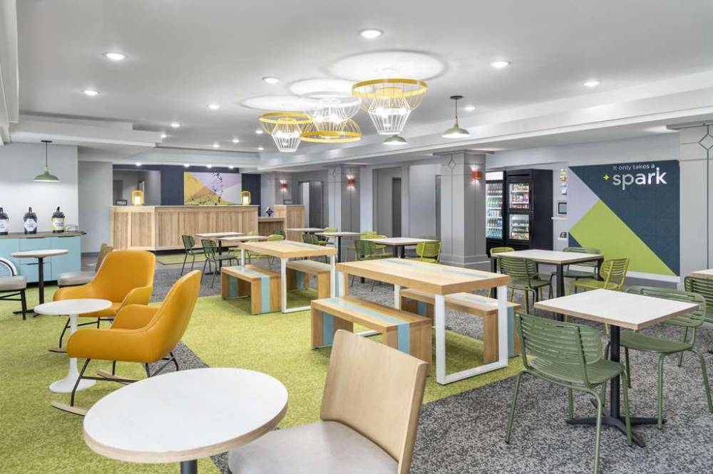 Spark By Hilton Lansing 4