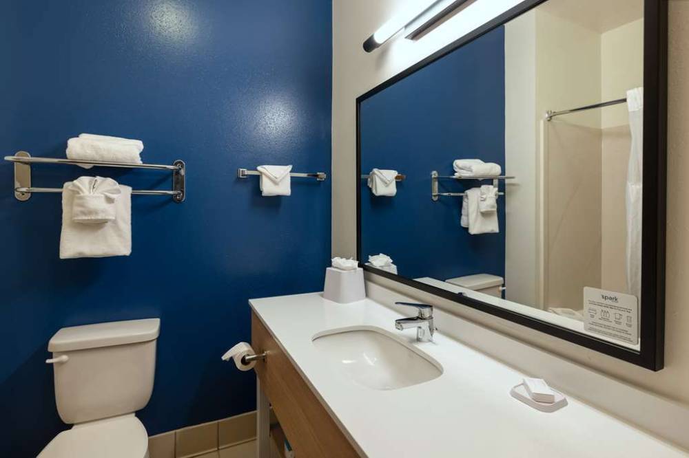 Spark By Hilton Savannah Airport 7