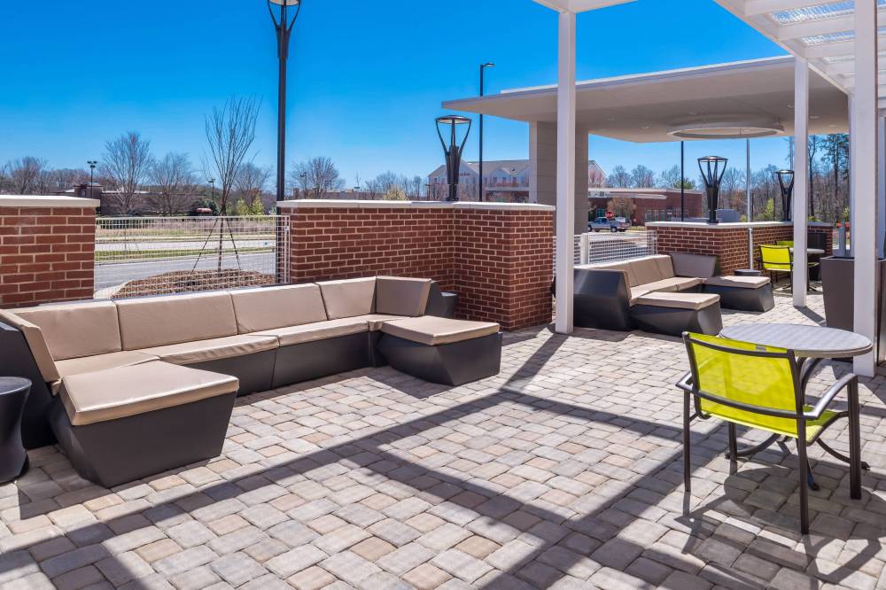 Springhill Suites By Marriott Greensboro Airport 9