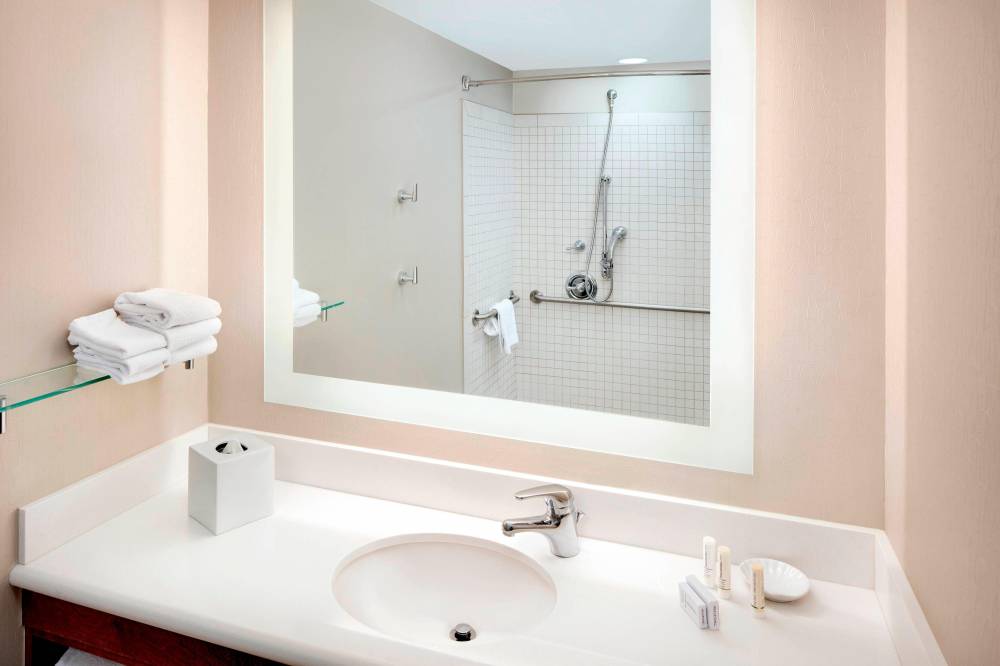 Springhill Suites By Marriott Indianapolis Downtown 2