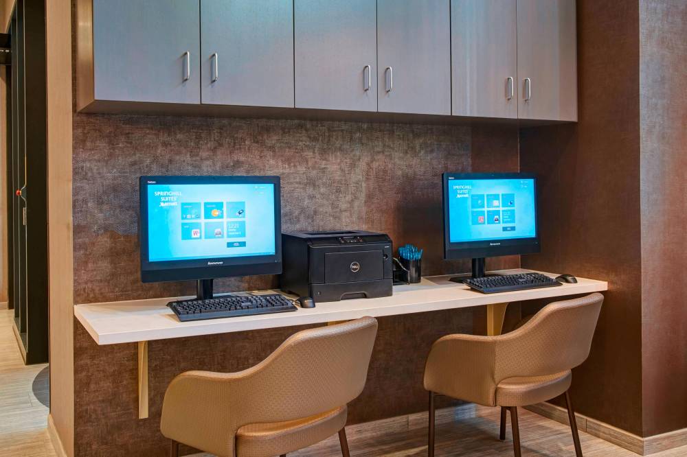 Springhill Suites By Marriott Milwaukee Downtown 2