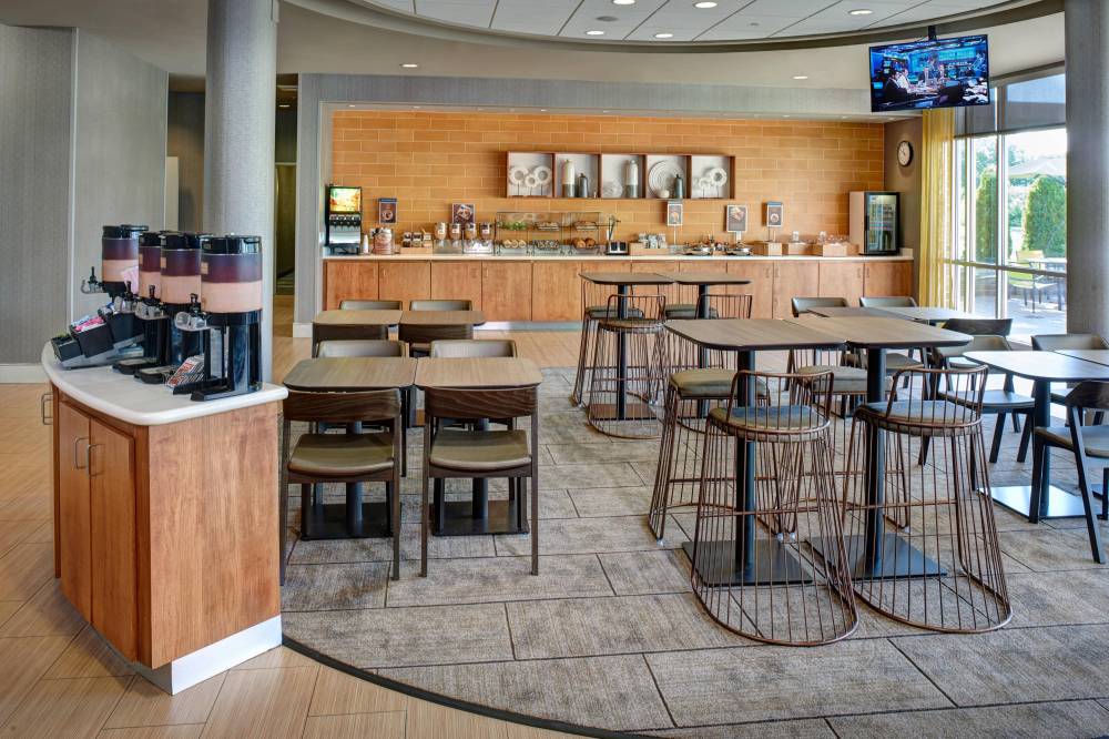 Springhill Suites By Marriott Saginaw 9