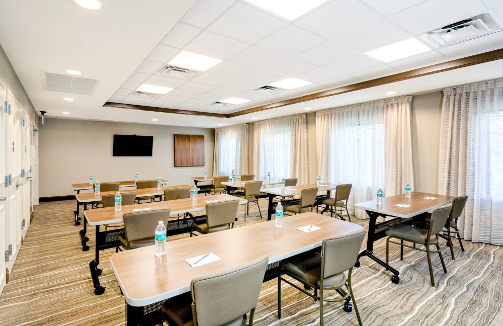 Staybridge Stes Airport West 8