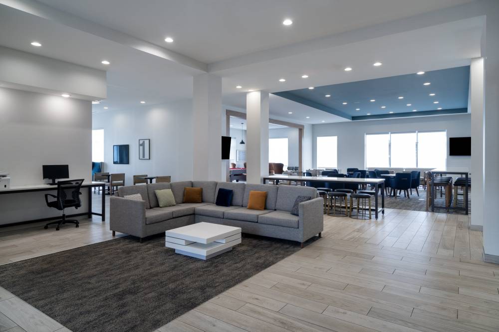 Staybridge Stes Expo Center 8