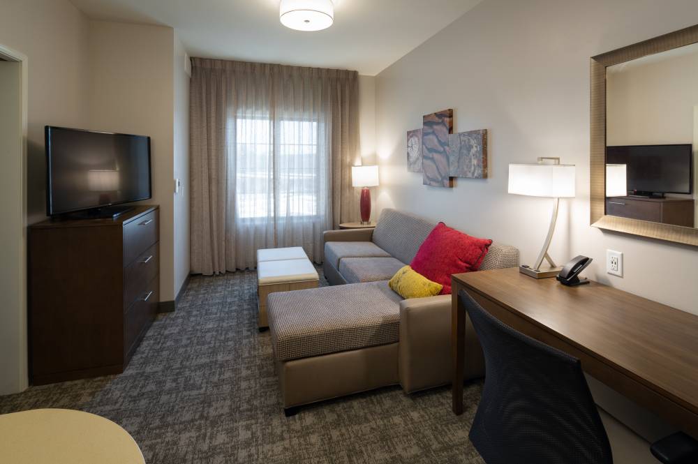Staybridge Suites Biltmore Area 4