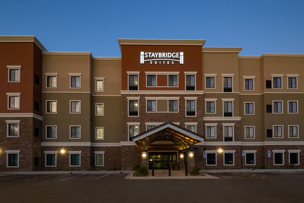 Staybridge Suites Biltmore Area 9