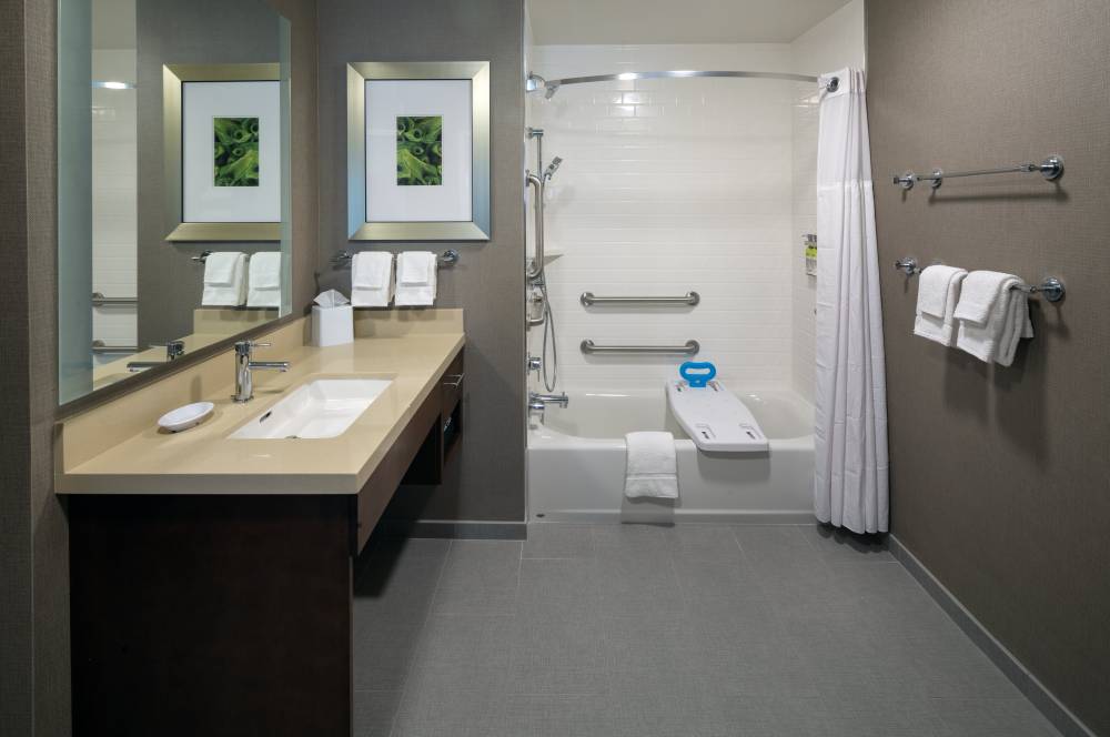Staybridge Suites Biltmore Area 3