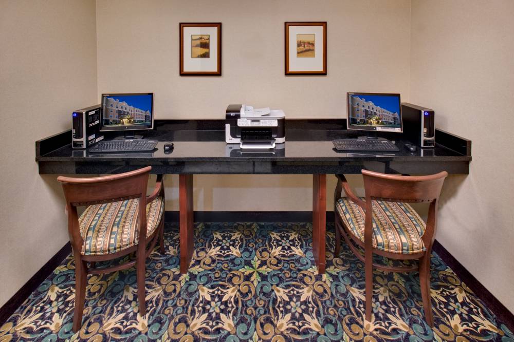 Staybridge Suites Rockford 2