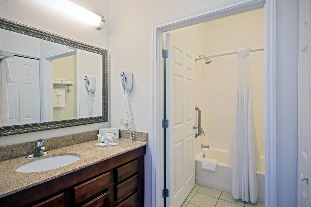 Staybridge Suites Rockford 4