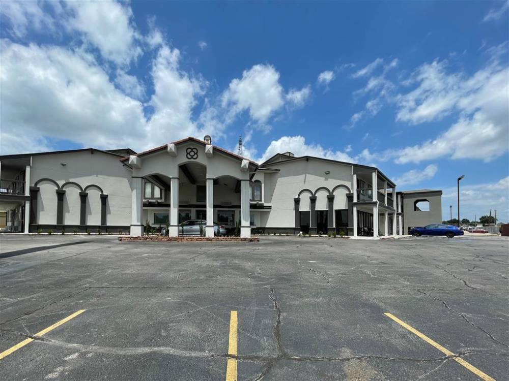 Studio Tulsa OK Exterior