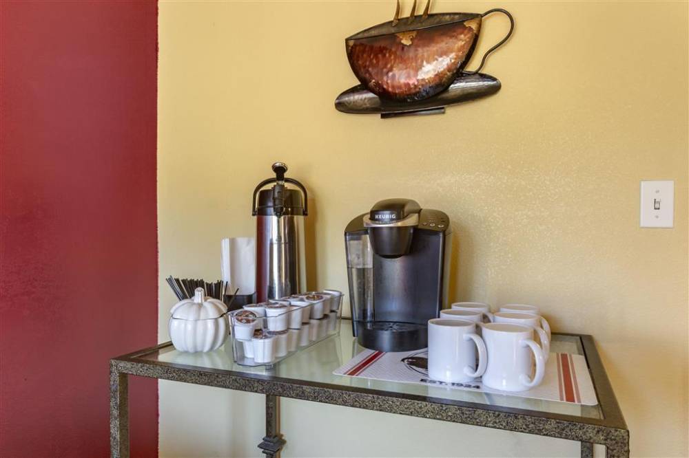 Suburban Studios Albuquerque 4