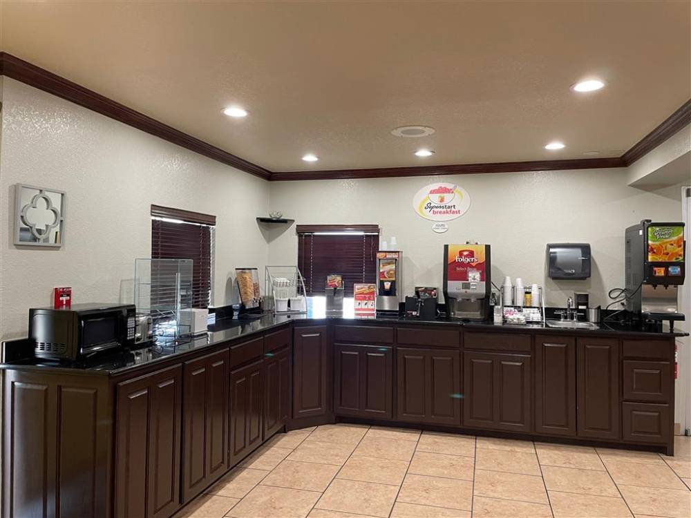 Super 8 By Wyndham Amarillo Central Tx 3