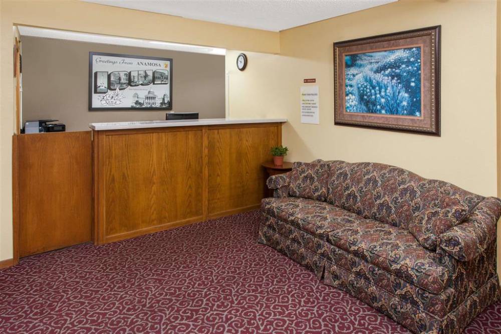 Super 8 By Wyndham Anamosa Ia 2