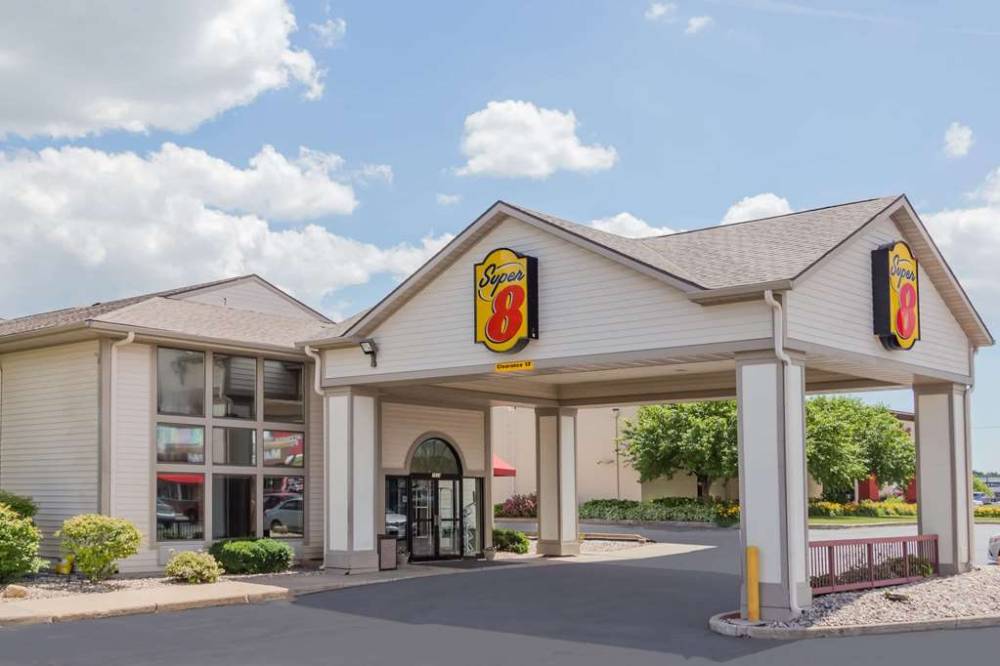 Super 8 By Wyndham Appleton 2