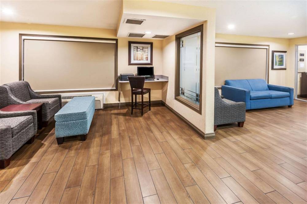Super 8 By Wyndham Calgary/airport 2