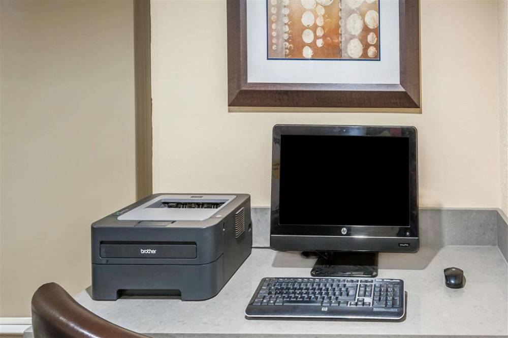 Super 8 By Wyndham Calgary/airport 5