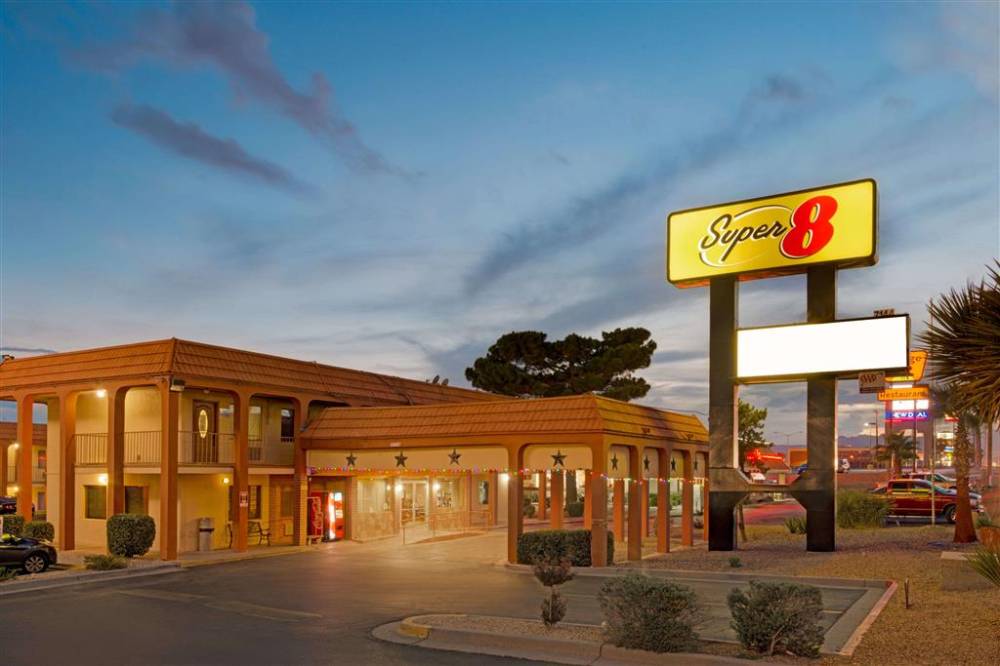 Welcome to the Super 8 El Paso Airport