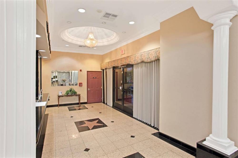 Super 8 By Wyndham Hollywood/la Area 2
