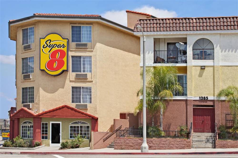 Super 8 By Wyndham Los Angeles Downtown 2
