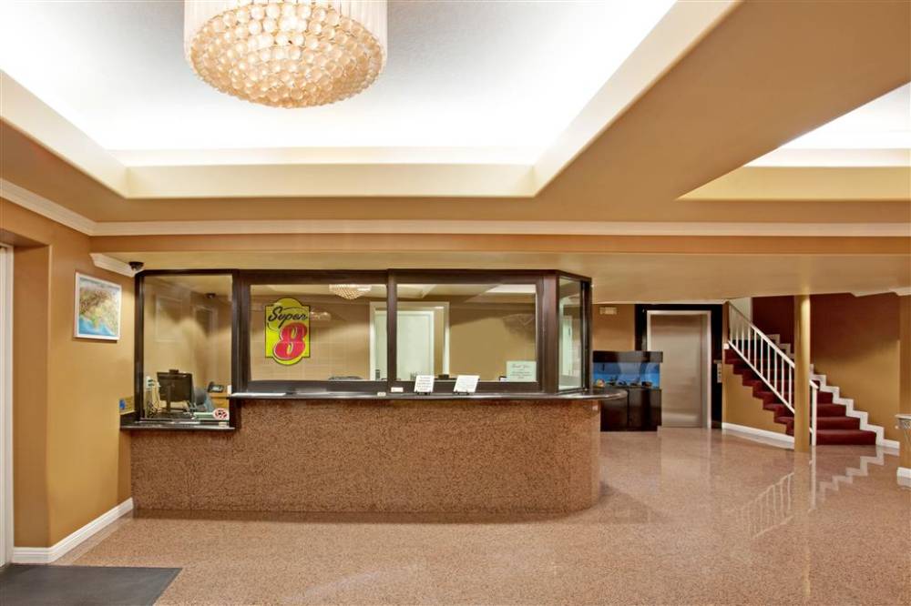 Super 8 By Wyndham Los Angeles Downtown 4