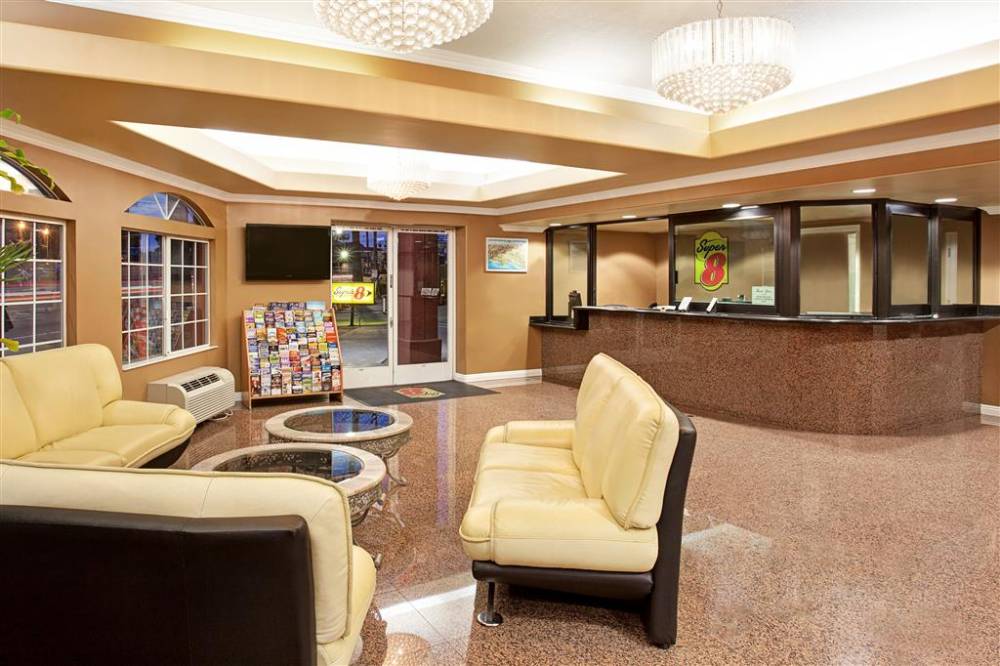 Super 8 By Wyndham Los Angeles Downtown 3