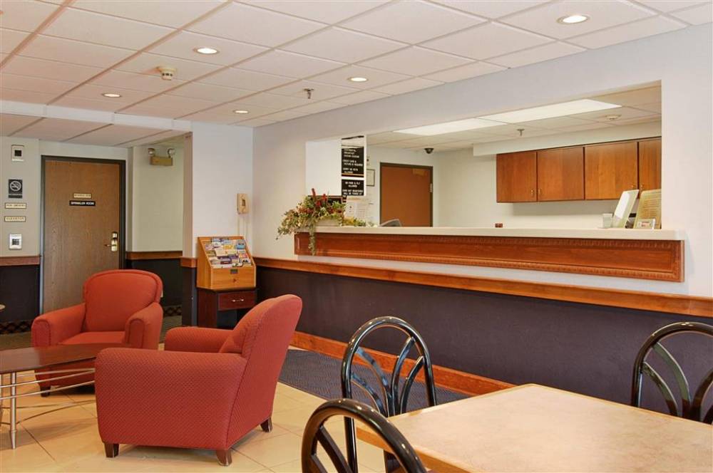 Super 8 By Wyndham Manchester Airport 2