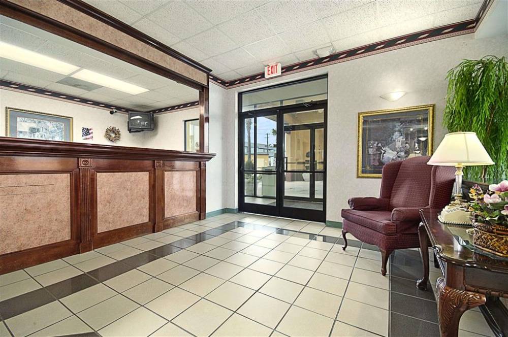Super 8 By Wyndham Mobile/tillmans Corner 3
