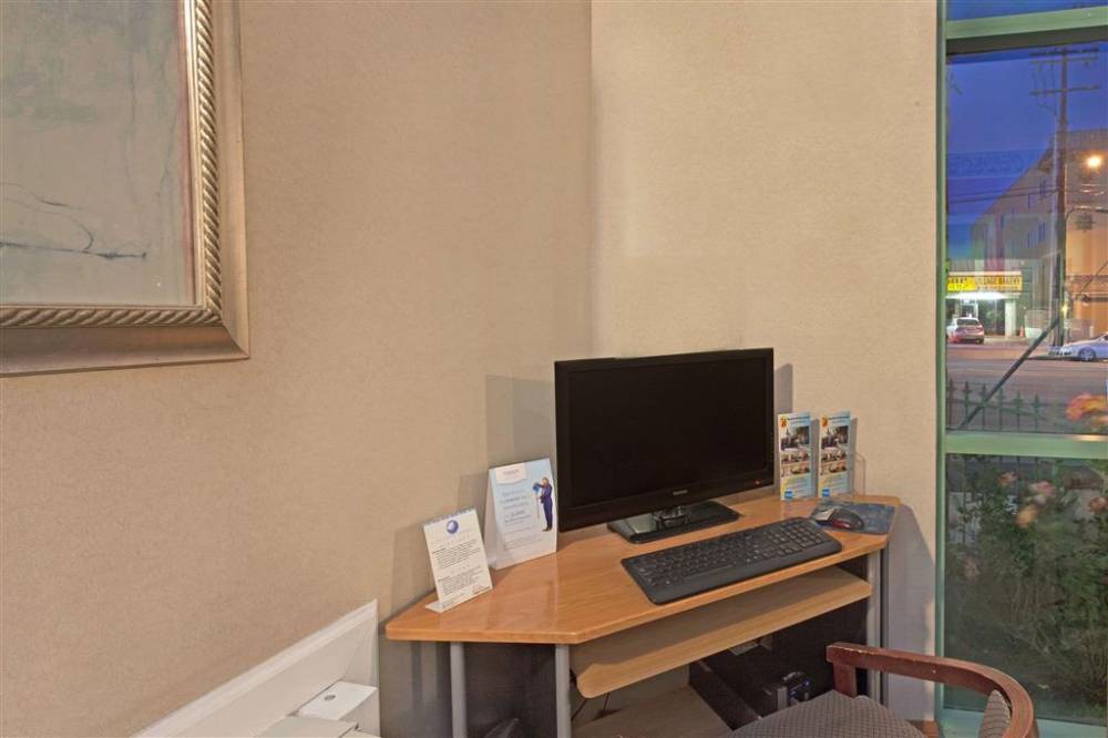 Super 8 By Wyndham North Hollywood 4