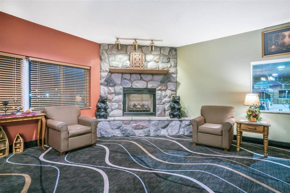 Super 8 By Wyndham Osseo Wi 3