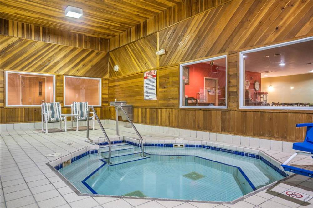 Super 8 By Wyndham Osseo Wi 5