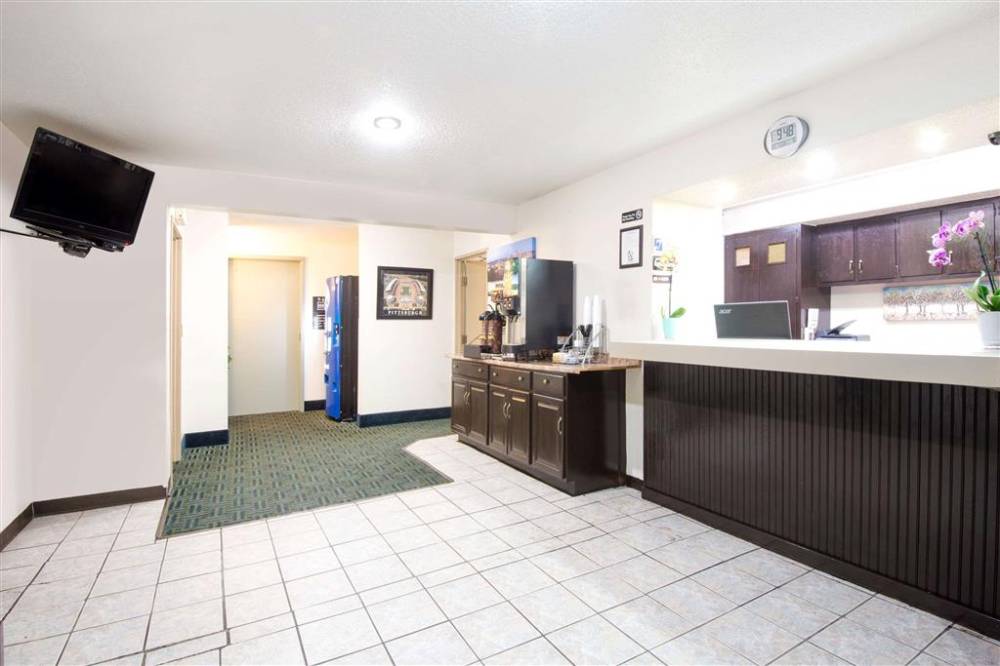 Super 8 By Wyndham Pittsburgh Airport/coraopolis Area 2
