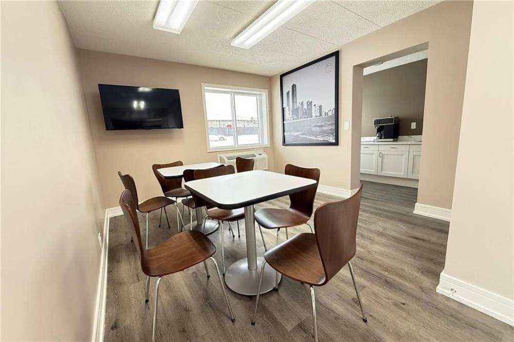 Super 8 By Wyndham Rockford South 3