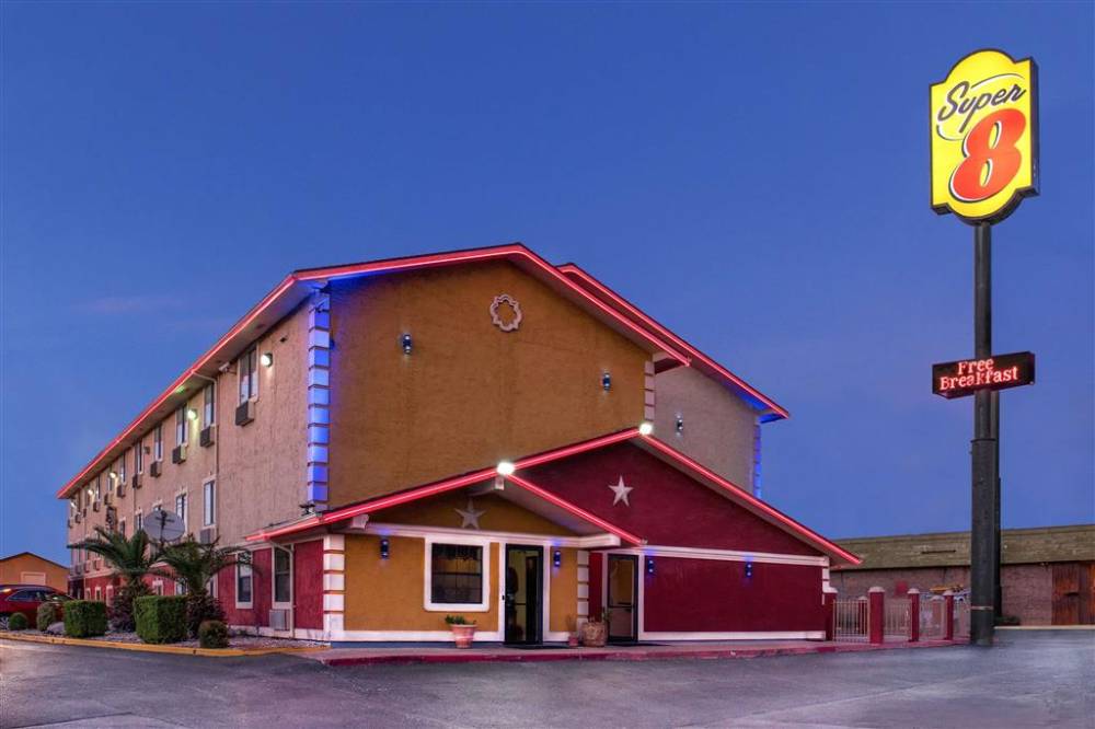 Super 8 By Wyndham San Antonio/i-35 North 2