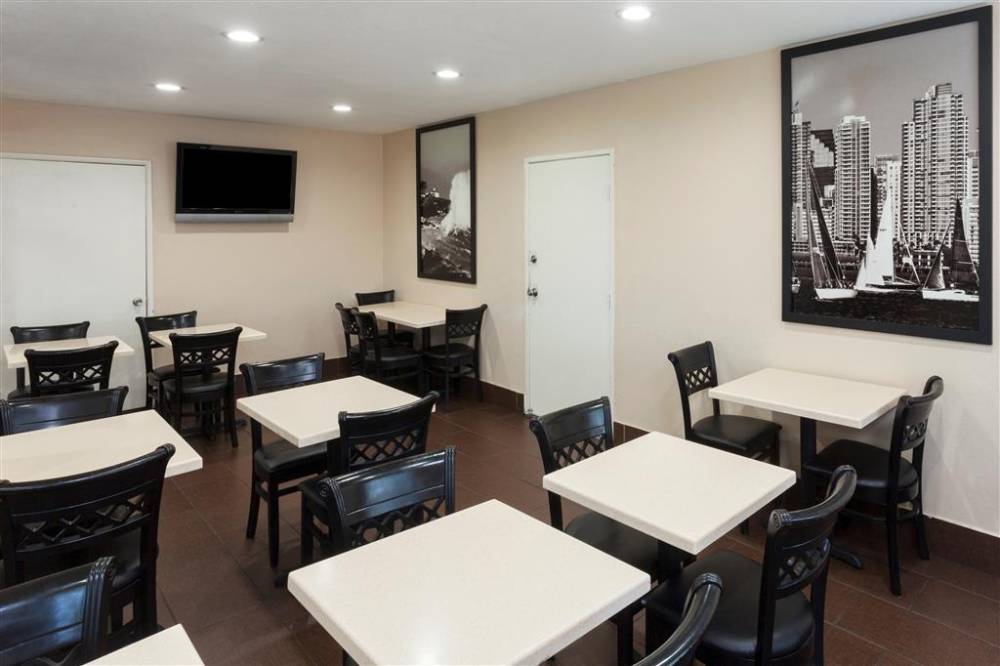Super 8 By Wyndham San Diego Hotel Circle 3