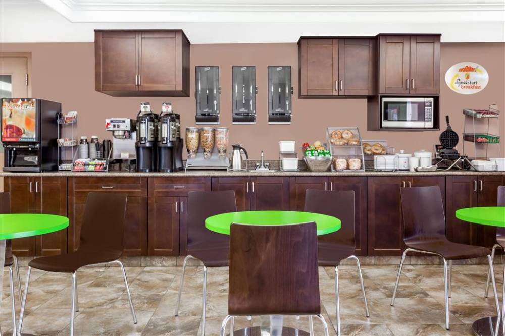 Super 8 By Wyndham Saskatoon Near Saskatoon Airport 2
