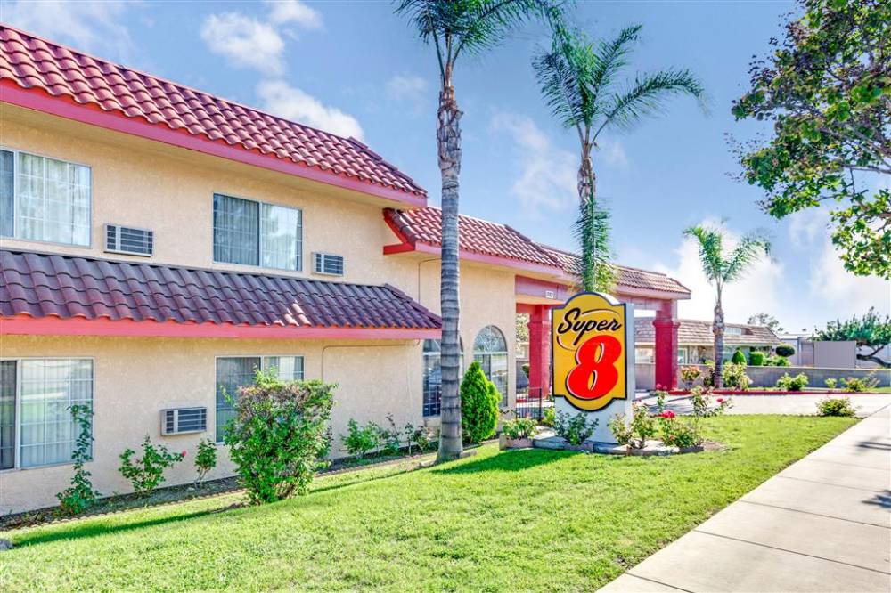 Super 8 By Wyndham Upland Ontario Ca 2