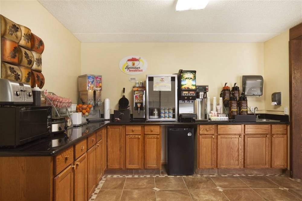 Super 8 By Wyndham West Fargo Main Ave Nd 2