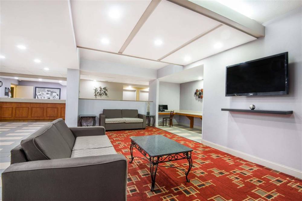 Super 8 By Wyndham Wichita South 2