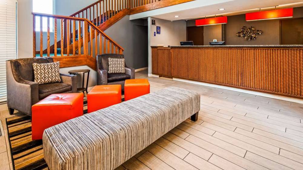 Surestay By Best Western Kansas City Country Inn North 2