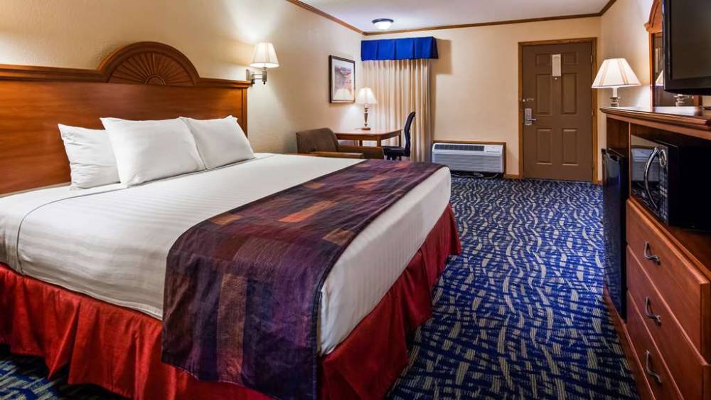 Surestay By Best Western Kansas City Country Inn North 5