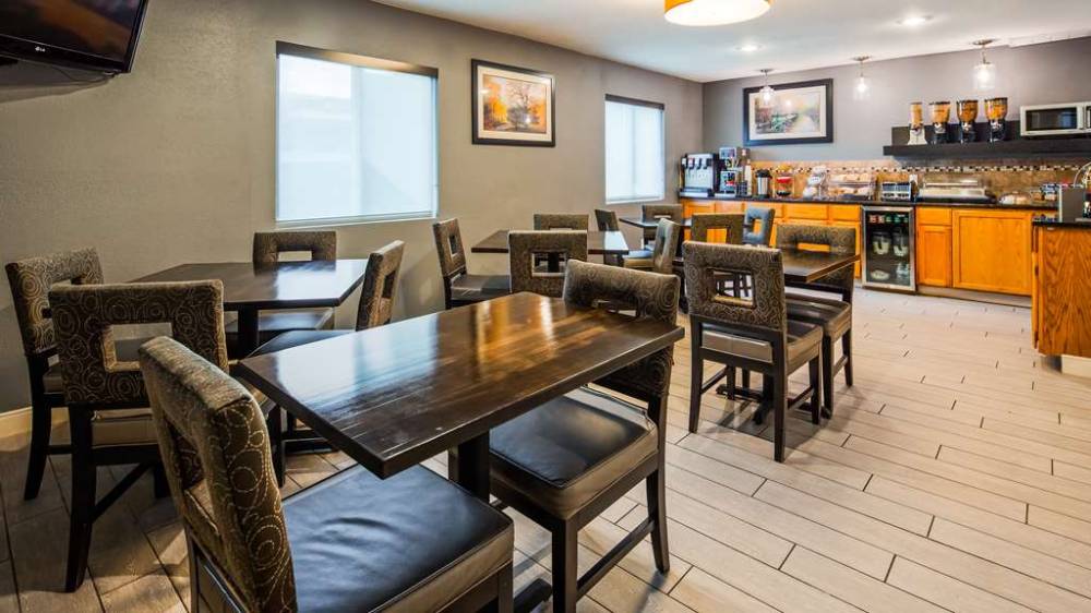 Surestay By Best Western Kansas City Country Inn North 4