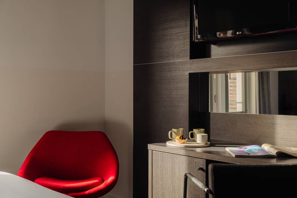 The Manor Amsterdam, Limited Edition 6