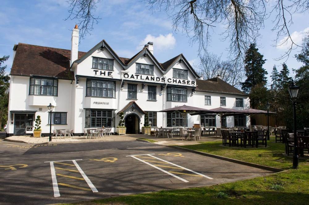 The Oatlands Chaser Exterior